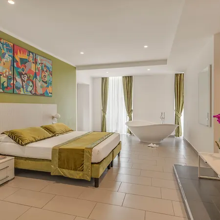 Trevi Palace Hotell 3*