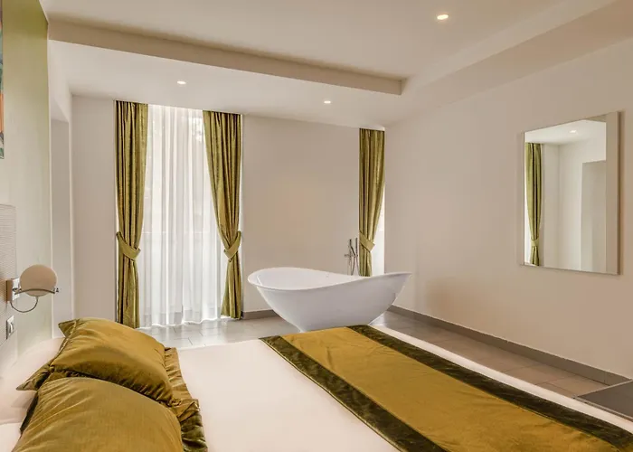 Hotel Trevi Palace