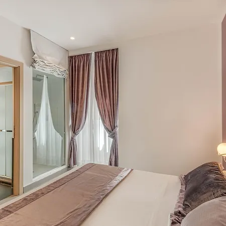 Trevi Palace Hotell 3*