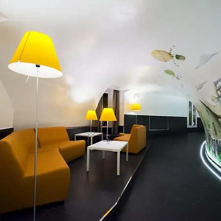 Trevi Palace Hotell 3*