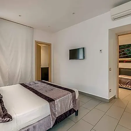 Trevi Palace מלון 3*