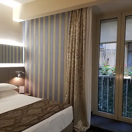 Trevi Palace מלון 3*