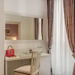 Hotel Trevi Palace Roma